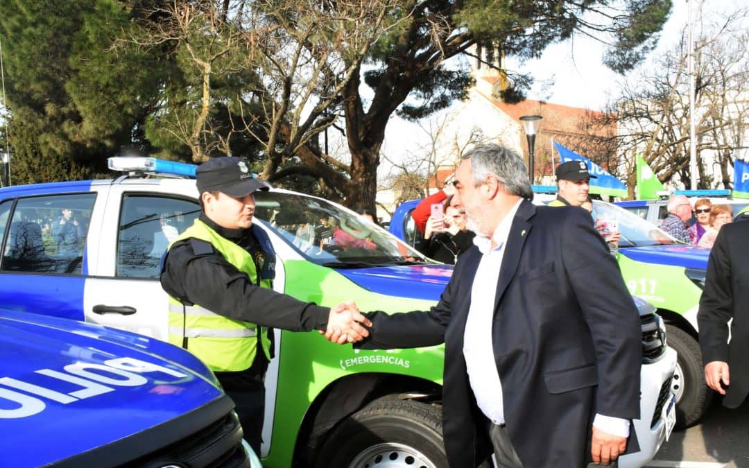 EL MINISTRO RITONDO ENTREGÓ DOS MÓVILES A TRENQUE LAUQUEN Y ANUNCIÓ QUE LA SUBCOMISARIA DE 30 DE AGOSTO PASARA A TENER RANGO DE COMISARÍA