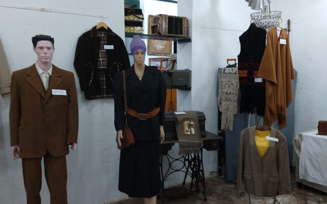 LA MUESTRA DE ROPA CONFECCIONADA A MANO POR LUCIO HORACIO CASAS PERMANECERÁ ABIERTA HASTA FIN DE MES EN EL MUSEO ALMAFUERTE