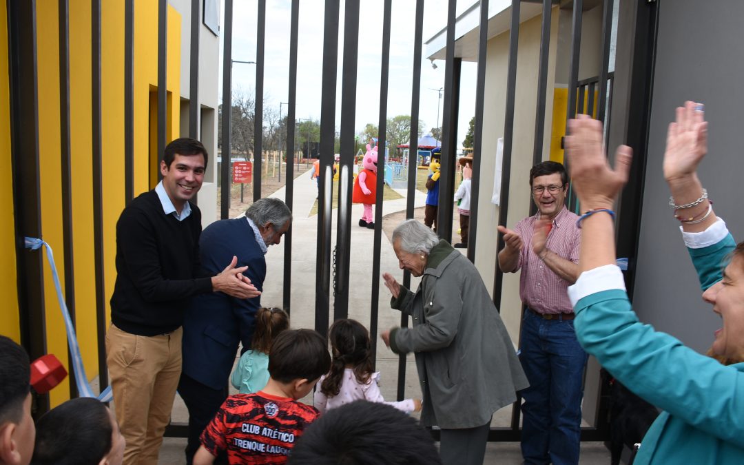 EL PARQUE EXPLOTÓ DE GENTE QUE DISFRUTÓ LA INAUGURACIÓN DE LA ISLA DE LOS JUEGOS, EL PUENTE Y LA FUENTE, DE LOS SHOWS EN EL ANFITEATRO Y DE LOS FUEGOS ARTIFICIALES