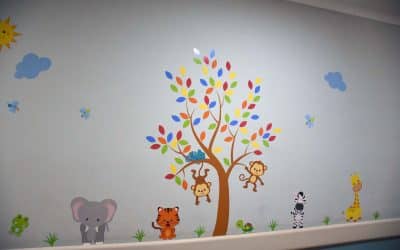 LAS DAMAS ROSADAS DECORAN LA SALA DE PEDIATRÍA EN EL HOSPITAL MUNICIPAL “PEDRO T. ORELLANA”