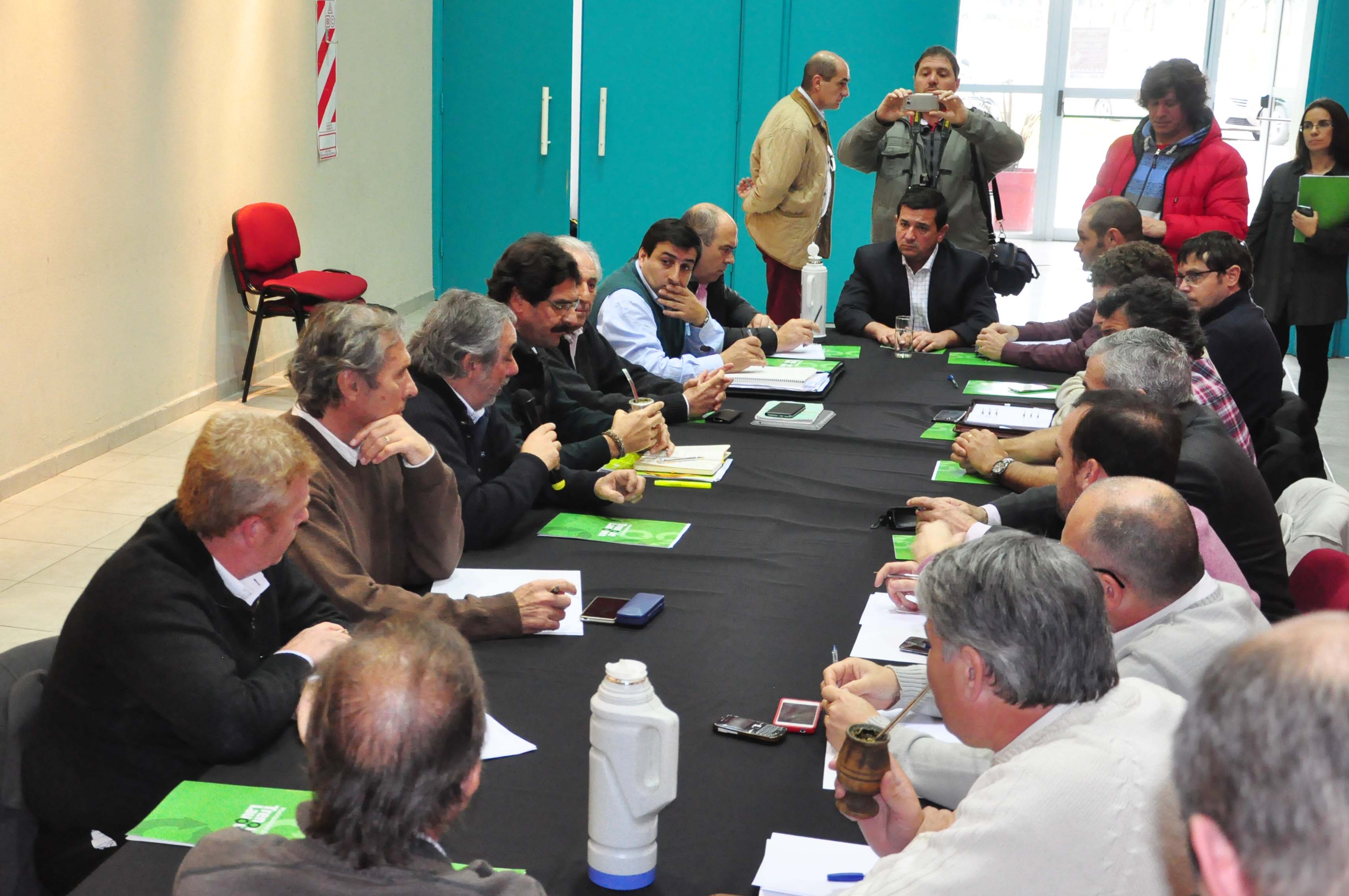 Encuentro de Intendentes y funcionarios de producción por Regionalización