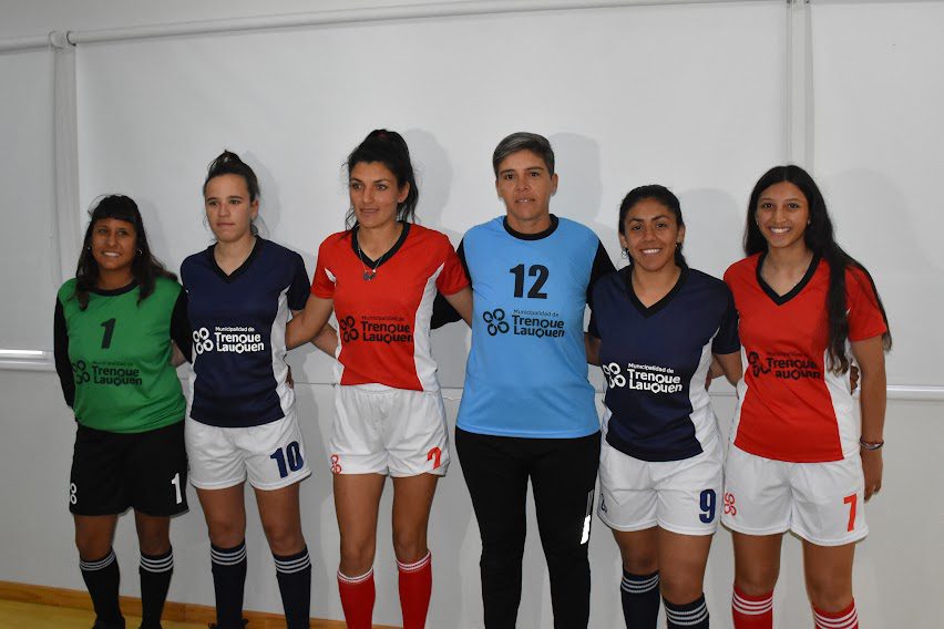 TORNEO “HEROÍNAS DE MALVINAS”: EL SELECCIONADO FEMENINO DE FÚTBOL DE TRENQUE LAUQUEN ESTRENA CAMISETAS EN SU DEBUT ANTE CARLOS TEJEDOR