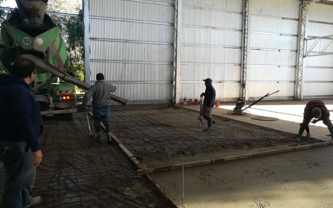 El Municipio realizó la segunda etapa de hormigón correspondiente al piso del gimnasio de los barrios Aramendi y Bicentenario