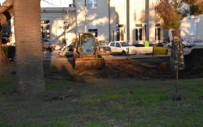 EN EL MARCO DE UN PLAN DE MEJORAS, COMENZÓ HOY LA NIVELACIÓN DE LOS TRIÁNGULOS DE LA PLAZA SAN MARTÍN