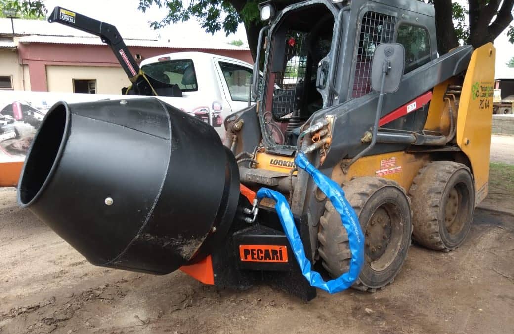 EL MUNICIPIO ADQUIRIÓ UN TROMPO HORMIGONERO PARA FACILITAR TAREAS DE CORDON CUNETA Y ALCANTARILLAS
