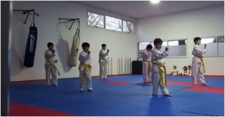 DIECINUEVE ALUMNOS/AS DE LA ESCUELA MUNICIPAL DE TAEKWONDO OLÍMPICO TUVIERON SU PRIMER ASCENSO DE GRADO DE ESTE AÑO