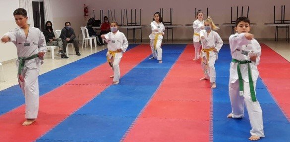NUEVOS ASCENSOS PARA 23 ALUMNOS DE LA ESCUELA MUNICIPAL DE TAEKWONDO OLÍMPICO