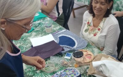 SE REALIZÓ HOY (JUEVES) EL TALLER DE ESTAMPADO TEXTIL DICTADO POR LA PROFESORA ANI LUNA