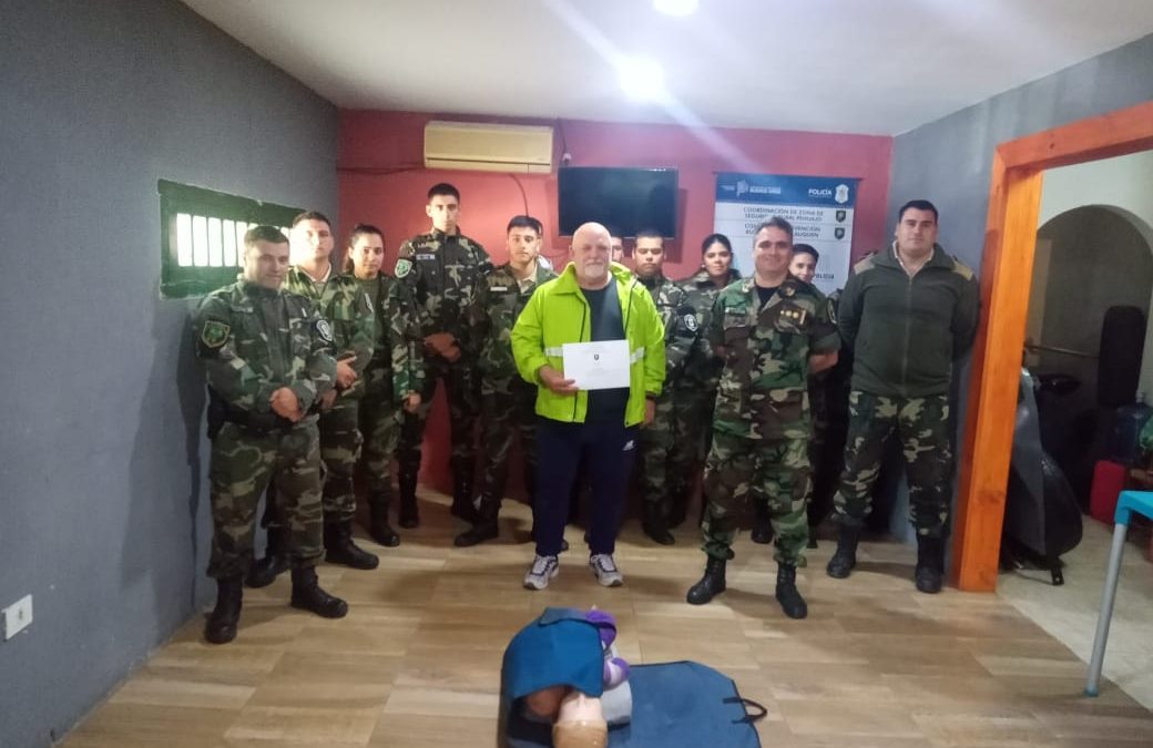 DEFENSA CIVIL DIO UN TALLER DE RCP Y PRIMEROS AUXILIOS AL PERSONAL DE PATRULLA RURAL