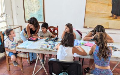 CON MUY BUENA RESPUESTA EMPEZÓ EL TALLER DE ARTE QUE LA PROFESORA MARÍA CHIAMPIAN DICTA EN DOS SEDES: EL TEATRO ESPAÑOL Y SMATA