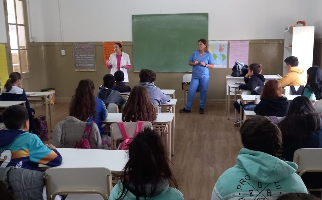 ALUMNOS/AS DE 6TO AÑO DE LA ESCUELA Nº 1 RECIBIERON TALLERES SOBRE SALUD SEXUAL Y CUIDADO DEL CUERPO, A PARTIR DE UNA PROPUESTA DE SALUD COMUNITARIA