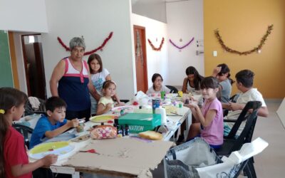 TALLER DE MANUALIDADES EN EL CIC DEL BARRIO ESPERANZA: UNA PROPUESTA CON MUY BUENA ACEPTACIÓN