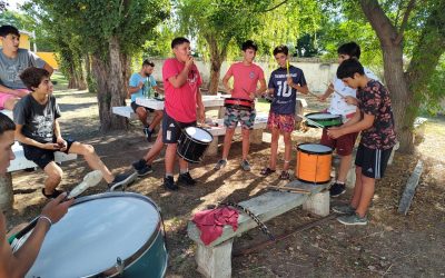 LOS JÓVENES DEL ESPACIO DE ADOLESCENTES DE BERUTI PARTICIPAN DEL TALLER DE MURGA QUE SE DICTA A TRAVÉS DEL ÁREA DE CULTURA MUNICIPAL