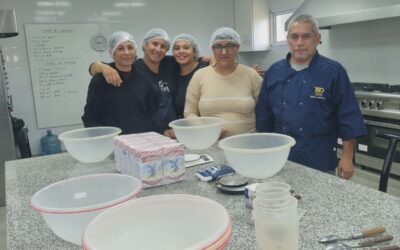 COMENZÓ EL TALLER DE PANIFICADOS COORDINADO POR LA OFICINA DE POLÍTICAS DE GÉNERO EN EL AULA TALLER DE COCINA DE LA ESCUELA MUNICIPAL