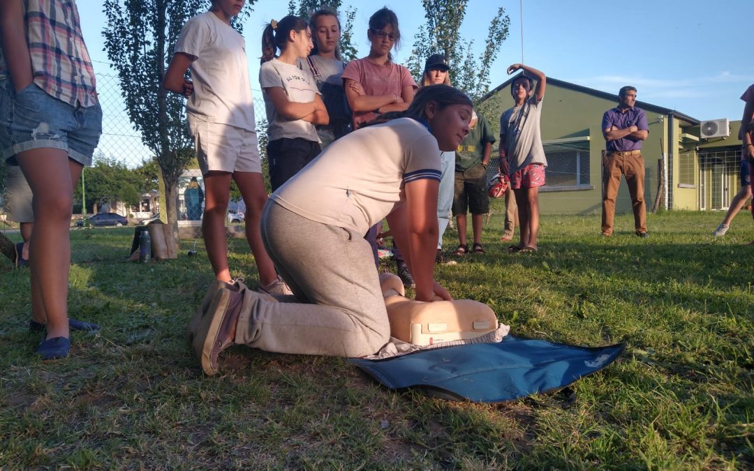 DEFENSA CIVIL DICTÓ UN TALLER DE RCP Y PRIMEROS AUXILIOS A UN GRUPO DE JÓVENES DEL ATENEO DE LA SOCIEDAD RURAL