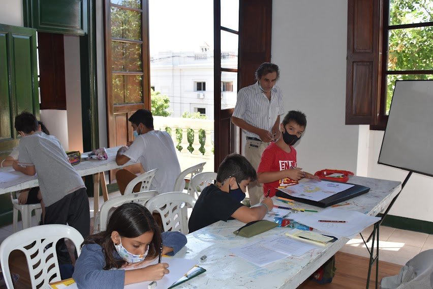 COMENZÓ A DICTARSE EN EL TEATRO ESPAÑOL EL TALLER DE VERANO DE DIBUJO Y PINTURA QUE ESTÁ A CARGO DEL PROFESOR IGNACIO RIBELOTTA