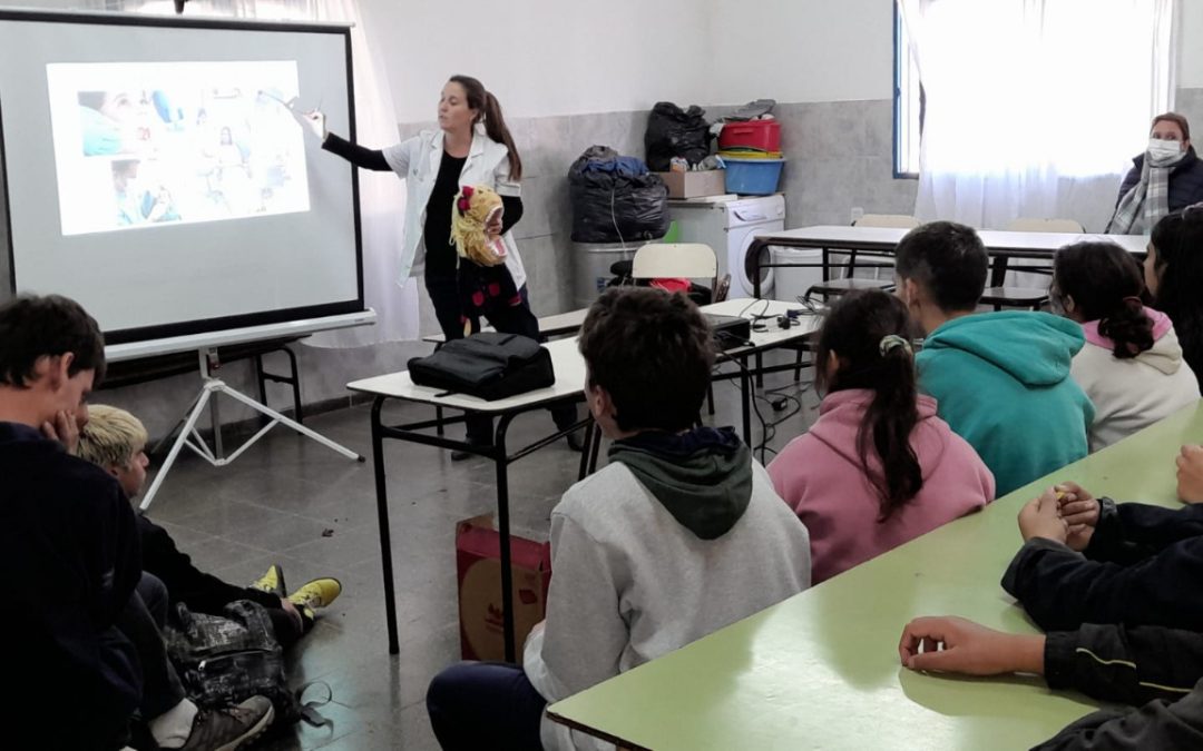 SALUD COMUNITARIA DIO UN TALLER DE SALUD BUCODENTAL A LOS ALUMNOS/AS DEL CENTRO DE FORMACIÓN INTEGRAL Nº1