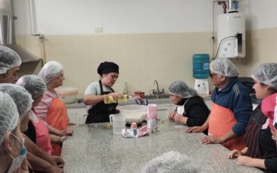 TALLER DE COCINA PARA LOS INTEGRANTES DEL GRUPO “OJOS DEL ALMA”: UNA TARDE PARA APRENDER Y DIVERTIRSE