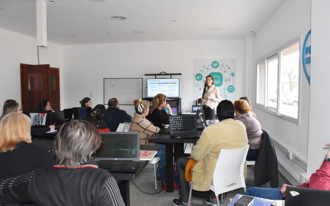 EL TALLER DE MANEJO DE REDES ARRANCÓ CON MUCHOS INSCRIPTOS Y MAÑANA INICIA EL DE FOTOGRAFÍA DIGITAL