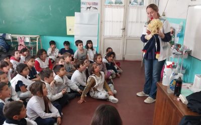 SALUD COMUNITARIA SIGUE DANDO TALLERES DE SALUD BUCAL, Y DE EDUCACIÓN SEXUAL INTEGRAL (ESI) A ALUMNOS/AS DE DISTINTAS ESCUELAS DE LA CIUDAD CABECERA