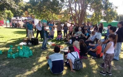 EL ÁREA DE AMBIENTE TAMBIÉN ESTUVO PRESENTE EN PLAZA SAN MARTÍN CON ECOCANJE, UN TALLER DE COMPOSTAJE Y ENTREGANDO PLANTINES Y BOLSITAS A LOS VECINOS/AS