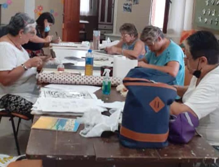 COMENZARON LOS TALLERES INTENSIVOS DE FEBRERO: EL CURSO DE HILORAMA EN LA ESCUELA MUNICIPAL DE BERUTI, Y EL DE MURALISMO EN LA SEDE CUELLO FOSTER