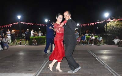 LA PLAZA ITALIA SE VISTIÓ DE TANGO EL SÁBADO POR LA NOCHE