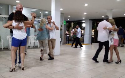 CUANDO EL PATIO DEL CENTRO CÍVICO SE CAMINA PERO NO PARA HACER TRÁMITES