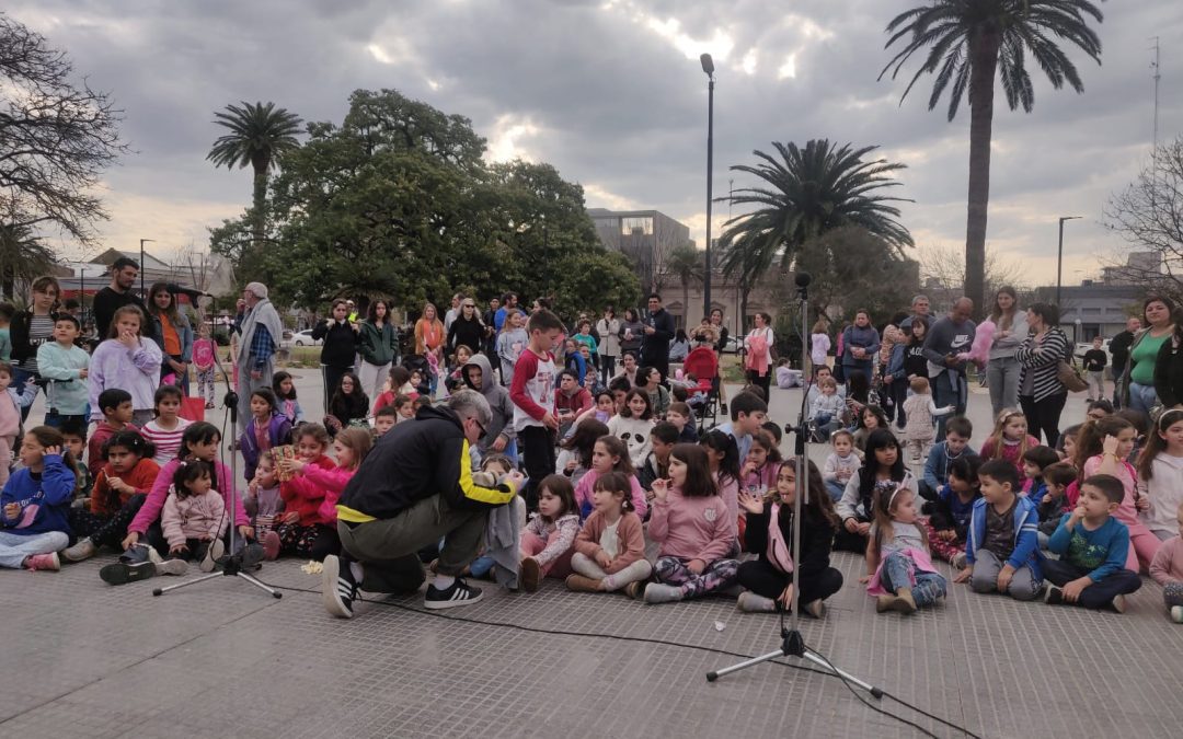 PLAZA SAN MARTÍN FUE EL ESCENARIO PARA QUE LA OBRA DE TEATRO INFANTIL “UN VIAJE SIN FIN” REFLEXIONARA SOBRE LA IMPORTANCIA DE LA AMISTAD Y EL AMOR