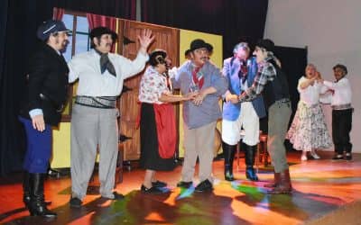 APLAUDIDA PRESENTACION DEL TALLER DE TEATRO DE ADULTOS MAYORES CON LA OBRA “EL DOCTOR A LONJAZOS”