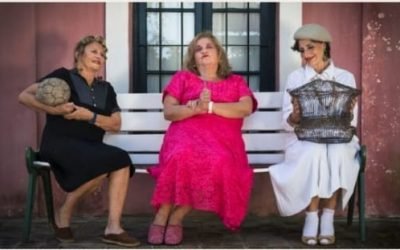 “TEATRO AL AIRE LIBRE” EN EL PATIO DEL MUSEO ALMAFUERTE: EL GRUPO MARABUNTA Y MARTÍN URBANEJA PRESENTAN LA OBRA “DESAFORADAS”