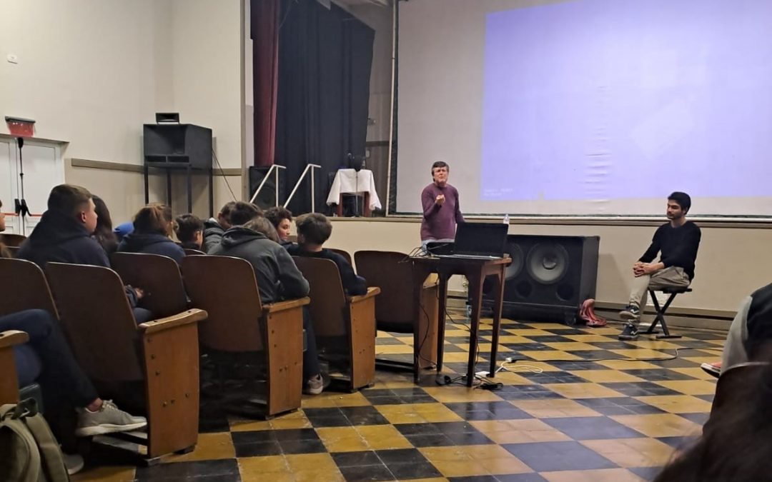 EL FÚTBOL, LAS PASIONES HUMANAS Y LA INFANCIA, LLEVADOS POR EL CICLO “TEATRO EN LOS BARRIOS” PARA ESTUDIANTES DEL INSTITUTO AGROTÉCNICO PADRE CASTELLARO