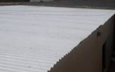 CONTINUAN LAS REFACCIONES EN CASA DEL NIÑO: SE ESTA COLOCANDO UNA CUBIERTA DE CHAPA DE 200 METROS