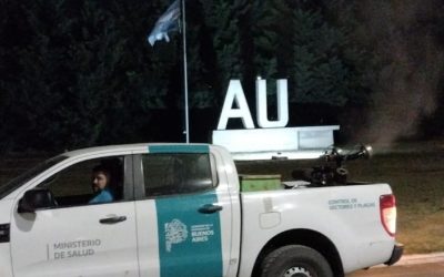 TÉCNICOS DE PROVINCIA TRABAJAN HOY (MIÉRCOLES) EN LA CIUDAD COLOCANDO LARVICIDA BIOLÓGICO EN LOS CANALES Y ESPEJOS DE AGUA