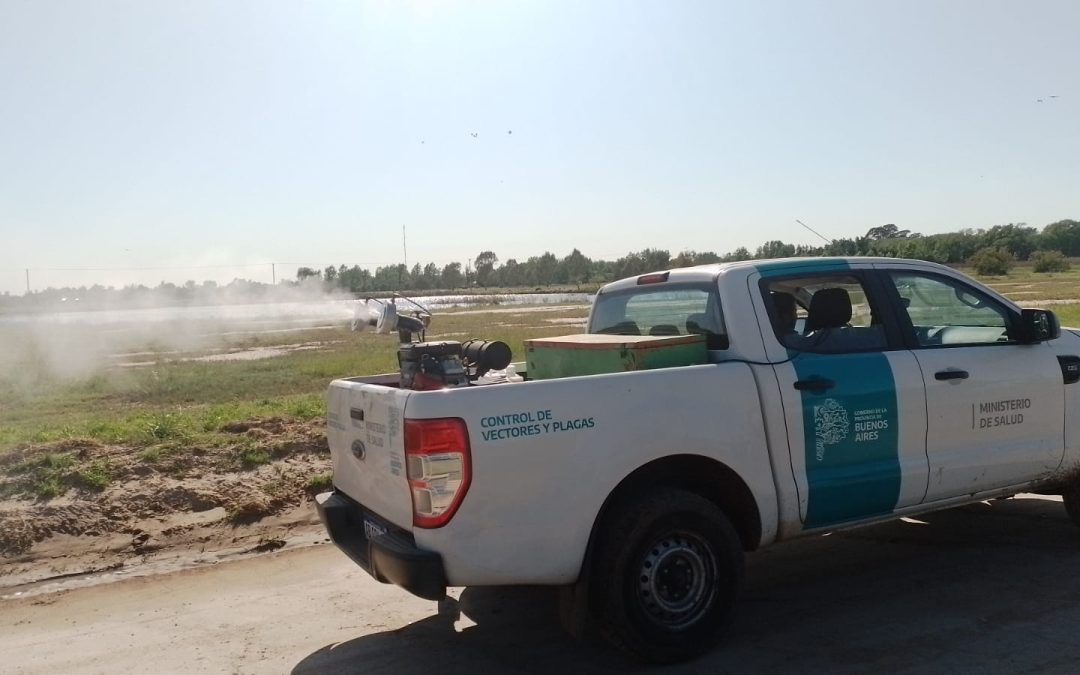 TÉCNICOS DEL MINISTERIO DE SALUD TRABAJAN HOY (JUEVES) EN TRENQUE LAUQUEN EN LA COLOCACIÓN DE LARVICIDAS EN CANALES Y ESPACIOS DE AGUA Y TAMBIÉN EN FUMIGACIÓN