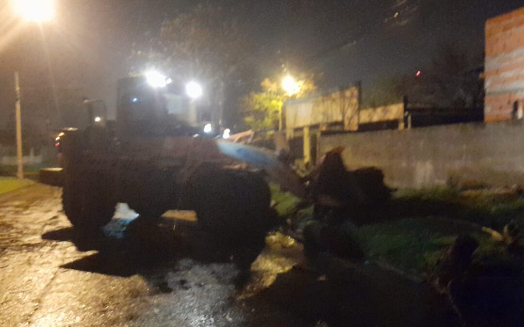 EL MUNICIPIO DESPLEGÓ UN OPERATIVO DE EMERGENCIA DURANTE LA TORMENTA Y CONTINÚA CON LA LIMPIEZA DE LA CIUDAD