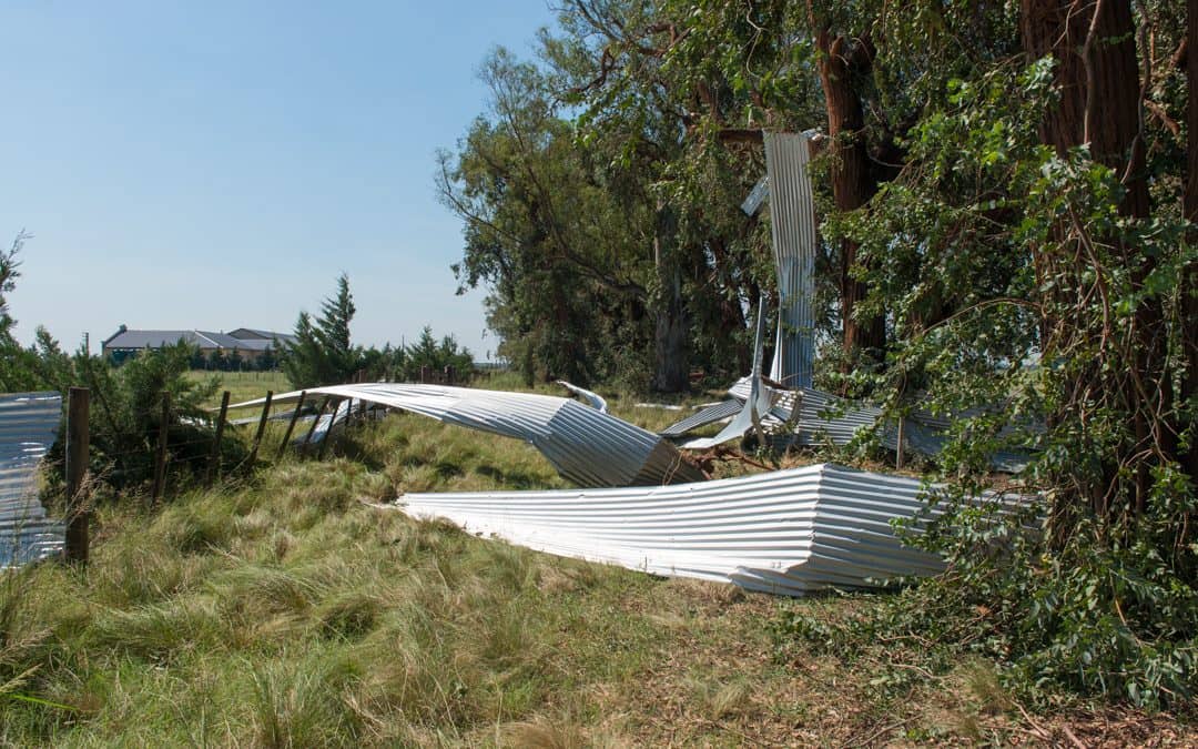 Provincia otorgó chapas y tirantes para damnificados por el tornado