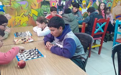 1º TORNEO ABIERTO DE AJEDREZ EN LA SEDE DE ENVIÓN, CON AMPLIA PARTICIPACIÓN DE JÓVENES Y EL ACOMPAÑAMIENTO DE LAS FAMILIAS