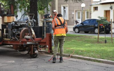 EL MUNICIPIO INICIÓ HOY (VIERNES) UN PLAN DE TRABAJO PARA EL MANTENIMIENTO DEL ASFALTO: EMPEZÓ A TRABAJAR CON LA SELLADORA EN CALLE SAN MARTÍN CASI RIVADAVIA