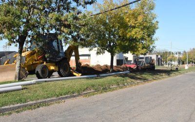 EL MUNICIPIO YA ESTÁ TRABAJANDO PARA REPARAR LA ROTURA EN UN TRAMO DEL COLECTOR CLOACAL EN CALLE TOMÁS DAVIS, ENTRE CARLOS CASARES Y WISOCKY