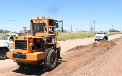 EL MUNICIPIO REALIZA TAREAS DE MOVIMIENTO DE SUELO, ENSANCHAMIENTO DE CALLES Y NIVELACIÓN DE VEREDAS EN EL SECTOR SUR DE LA CIUDAD