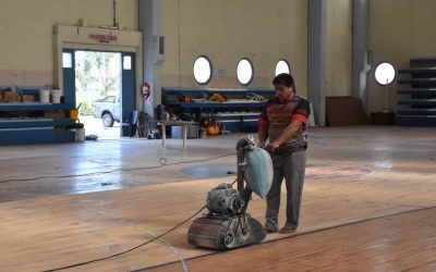 COMENZÓ HOY (VIERNES) LA OBRA DE REPARACIÓN DEL PISO EN EL POLIDEPORTIVO MUNICIPAL “POROTO" ABÁSOLO