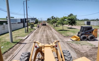 EL MUNICIPIO ESTÁ TRABAJANDO EN LA CALLE MELVIN JONES DE LA AMPLIACIÓN URBANA PARA MEJORAR LA TRANSITABILIDAD EN EL SECTOR