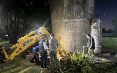 CONTINÚA EL CORTE GENERAL DE AGUA Y SE TRABAJA CONTRARRELOJ CON PERSONAL MUNICIPAL