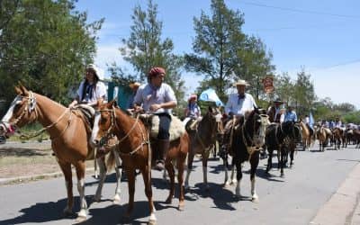LA TRADICIÓN SE RENUEVA CON VIGOR: MUCHOS VECINOS EN EL DESFILE Y LOS JUEGOS ECUESTRES Y MAYOR PARTICIPACIÓN DE JÓVENES