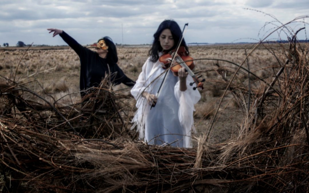 «TRANSMIGRANDO”, EXPERIENCIA PARA AFINAR LOS SENTIDOS Y LA PERCEPCIÒN EN UNA PERFORMANCE DE MÓNICA MARTOS Y NEYEN AGRAZAR, El DOMINGO EN LA LOMA ALTA