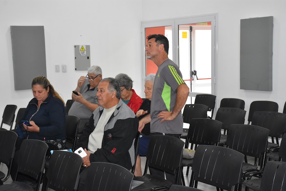 COMENZÓ ESTA MAÑANA (VIERNES) “TRENQUE EN MOVIMIENTO APRENDE”, UNA INICIATIVA QUE BUSCA ACERCAR A LOS ADULTOS MAYORES A LA TECNOLOGÍA