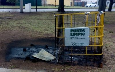 VANDALISMO: PRENDIERON FUEGO EL PUNTO LIMPIO INSTALADO EN BARRIO PARQUE EN EL MISMO DÍA QUE FUE INSTALADO