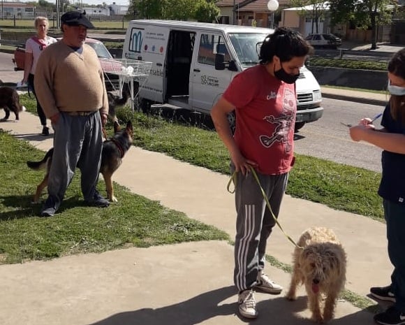 LA POSTA DE VACUNACIÓN ANTIRRÁBICA QUE RECORRE LOS BARRIOS SE INSTALARÁ EL SÁBADO EN EL CENTRO DE REFERENCIA RAMÓN CARRILLO