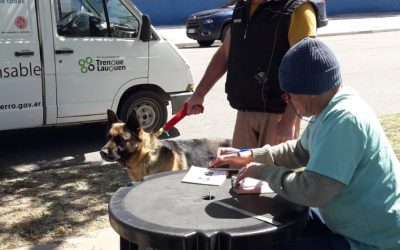 CAMPAÑA DE VACUNACIÓN ANTIRRÁBICA POR LOS BARRIOS: POR LA POSTA MÓVIL EN LA PLAZA DEL BICENTENARIO PASARON OTRAS 139 MASCOTAS